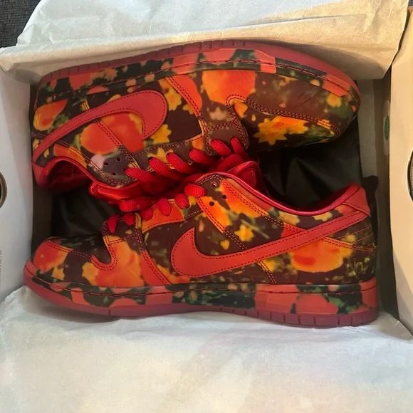 Nike SB Dunk Low Pro Woo QS in Red and Black - Picture 4 of 7